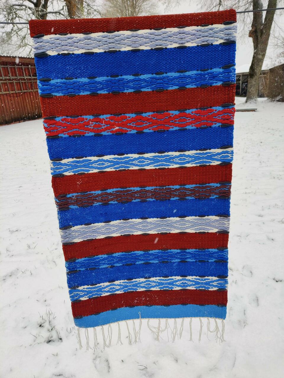Kaltsuvaip, risttoimne, mõõdud 52 X 173 cm, müüdud.