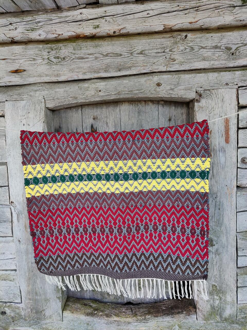 Tellitud vaip, pruun - t.punane, sõbakiri , mõõdud: 88 X 111 cm