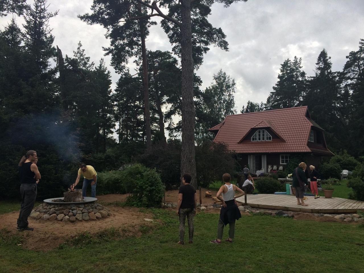 Muruvõimlemine ja mantrate kujundamine Vainupeal 2016 / foto: Mario Luik