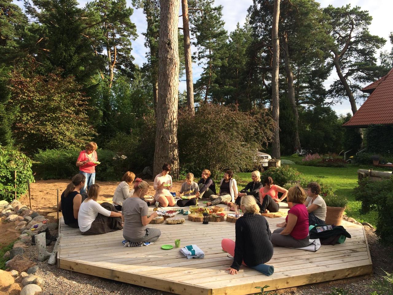 Muruvõimlemine ja mantrate kujundamine Vainupeal 2016 / foto: Mario Luik