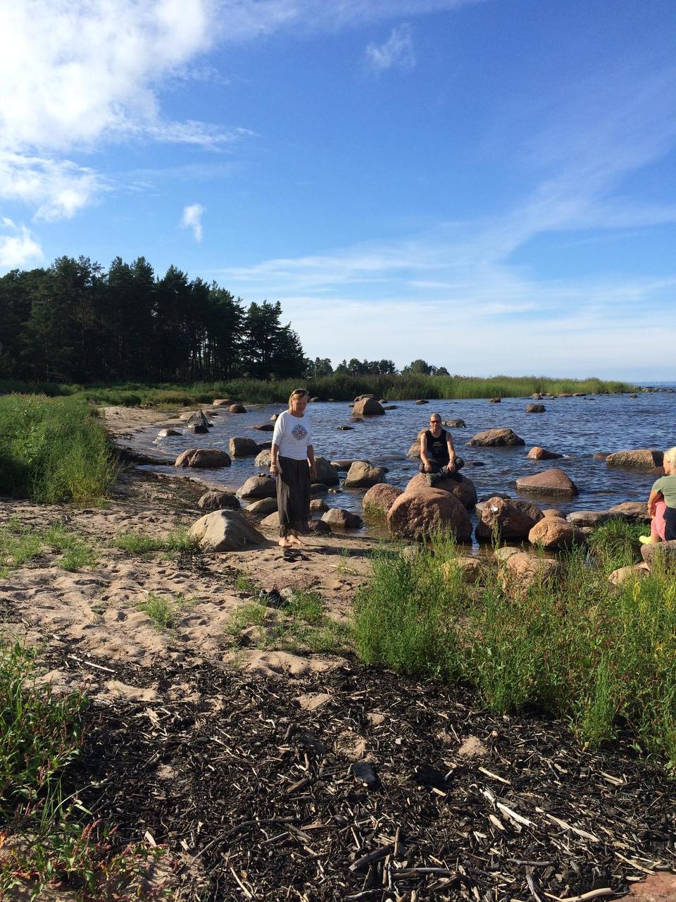 Muruvõimlemine ja mantrate kujundamine Vainupeal 2016 / foto: Anu Aare