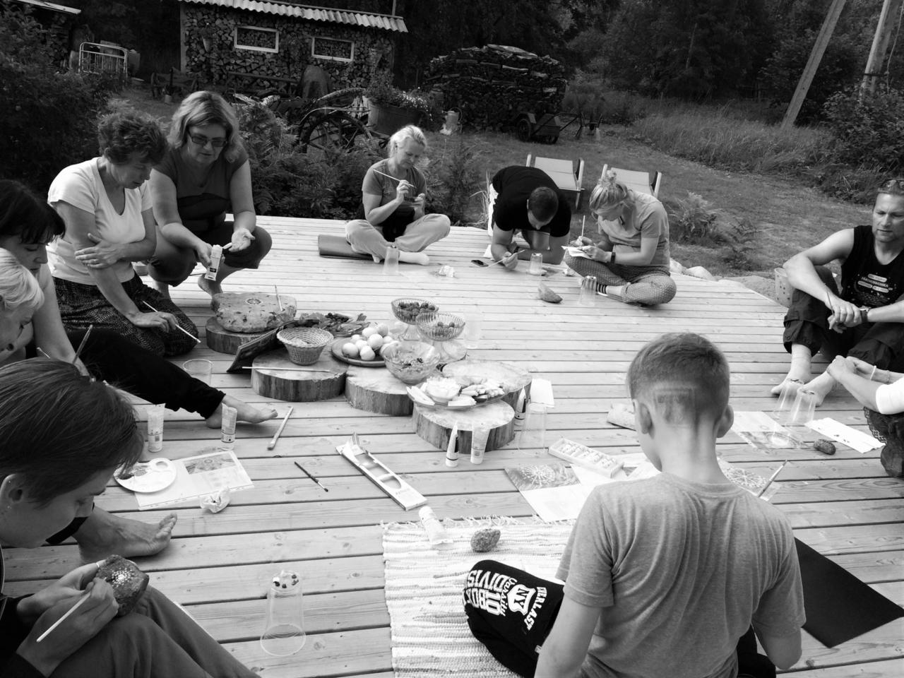 Muruvõimlemine ja mantrate kujundamine Vainupeal 2016 / foto: Anu Aare