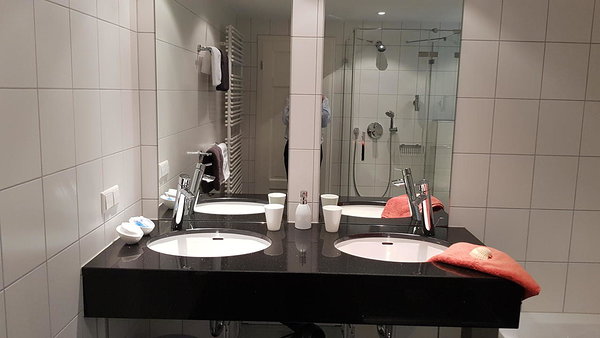 Badezimmer / Doppelwaschbecken