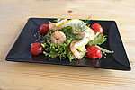 #025 KREVETI SALAT / FRILIIS, KURK, KIRSSTOMAT, SIDRUN, PRAETUD KREVETID, SEESAM, KASTE / 7.00€