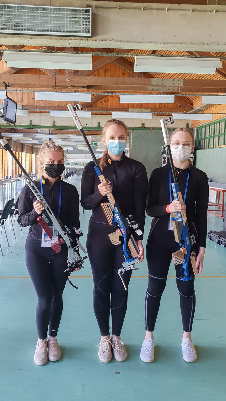 Marleen Riisaar, Katrin Smirnova ja Anastassia Olewicz esindasid Eestit naisjuunioride võistkondlikus standardharjutuses.