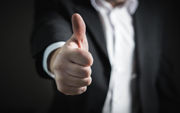 Thumbs up for the pros of Gantt Chart Software Thumbs up for the pros of Gantt Chart Software