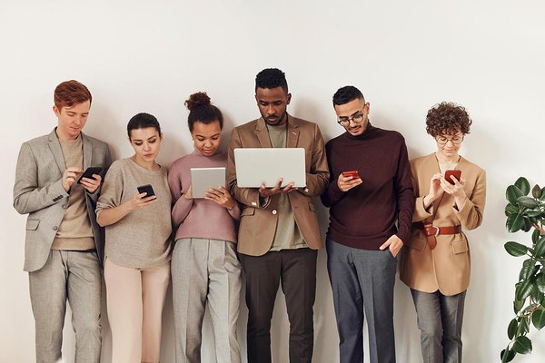 Finding overlapping hours is a great way to manage your virtual team by unifying them and enhancing collaboration Finding overlapping hours is a great way to manage your virtual team by unifying them and enhancing collaboration
