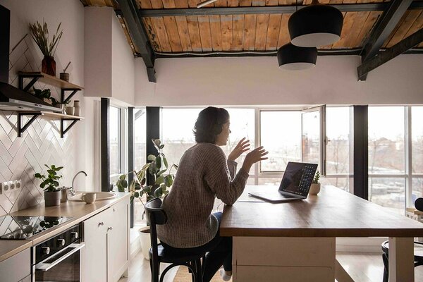 Regularly scheduled meetings are a great way for virtual project teams to stay productive even when you're apart. Regularly scheduled meetings are a great way for virtual project teams to stay productive even when you're apart.