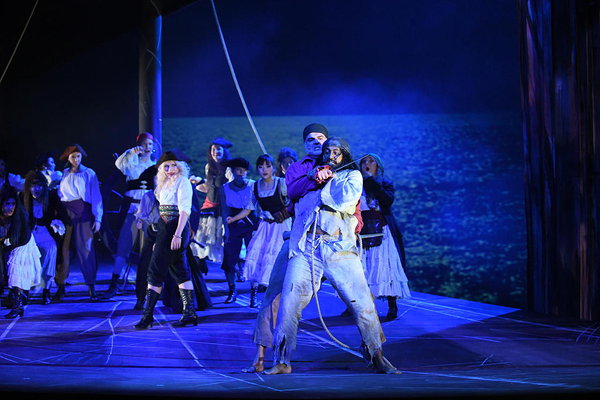 Victoria Kunze (Luisa Vampa), Matthias Fuhrmeister (Jacopo),Vikrant Subramanian (Edmond Dantès) ©Foto: Heiko Sandelmann