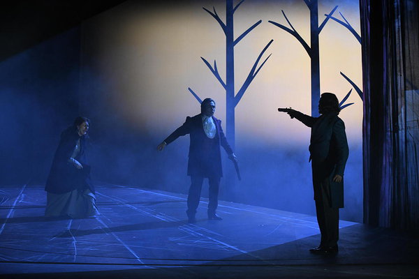 Victoria Kunze (Valentine), Christopher Busietta (Albert), Vikrant Subramanian (Edmond Dantès) ©Foto: Heiko Sandelmann