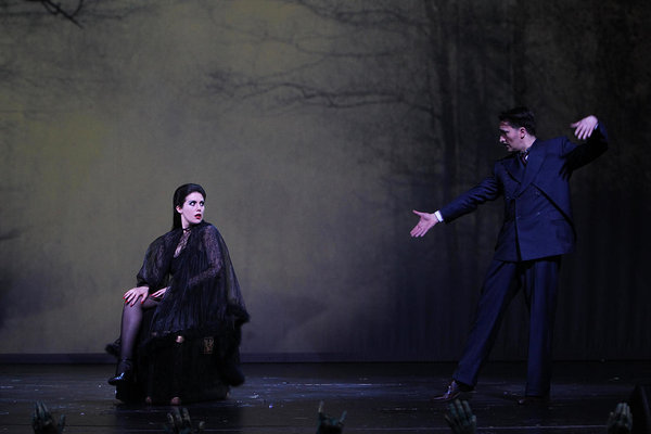 Foto: Jörg Landsberg; Katarina Morfa (Morticia Addams), Jan Friedrich Eggers (Gomez Addams)