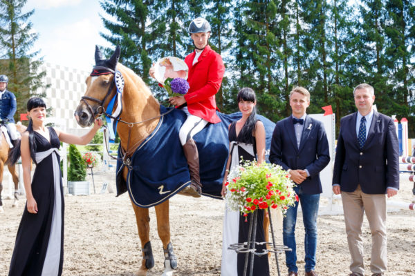 Eesti Meister takistussõidus - tori hobune Opaal