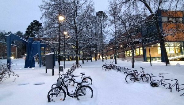 Sümpoosioni toimumispaigaks oli talvises rüüs Jyväskylä ülikoolilinnak
