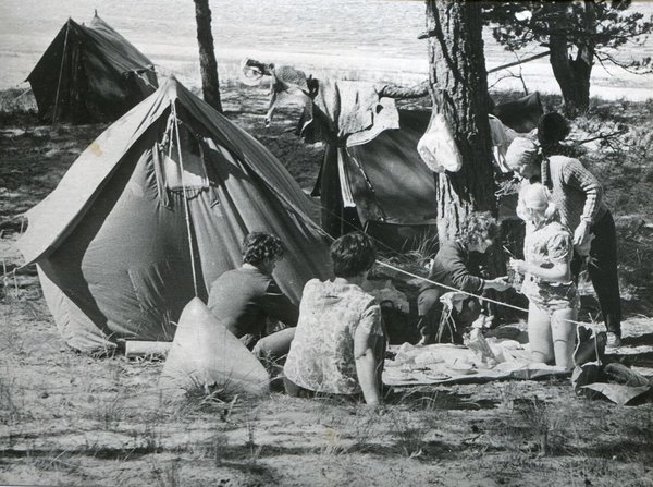 1968 -  Kabli campsite in Lemme was established. Here health care workers are enjoying a summer vacation. Photo: Estonian Health Care Museum