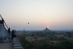 Päikesetõus üle vana Bagan&#x27; i. Myanmar