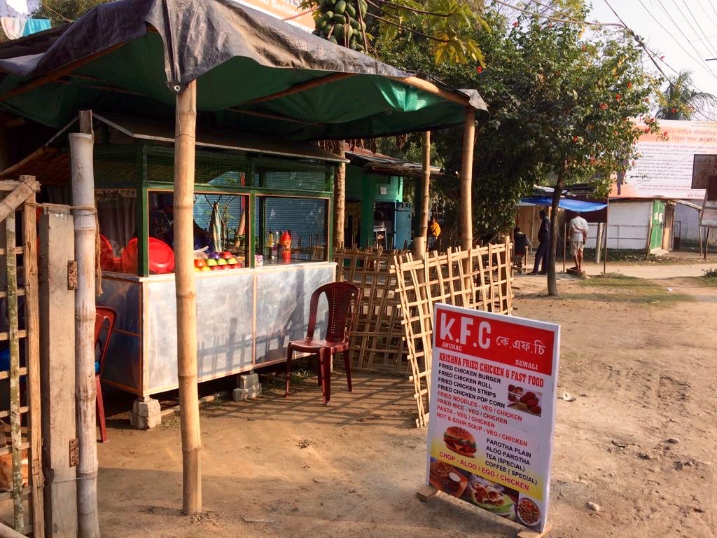 Meie sööme nüüd oma lemmikkohas KFC-s (Krishna Fried Chicken) kõhu täis ja lähme saarelt ära ning võtame teist korda suuna Myanmari poole. Ehk seekord õnnestub.
