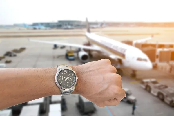 Рейс задержан — пассажир ждёт вылета. FlightClaims помогает получить авиакомпенсацию в соответствии с Регламентом ЕС 261/2004. Рейс задержан — пассажир ждёт вылета. FlightClaims помогает получить авиакомпенсацию в соответствии с Регламентом ЕС 261/2004.