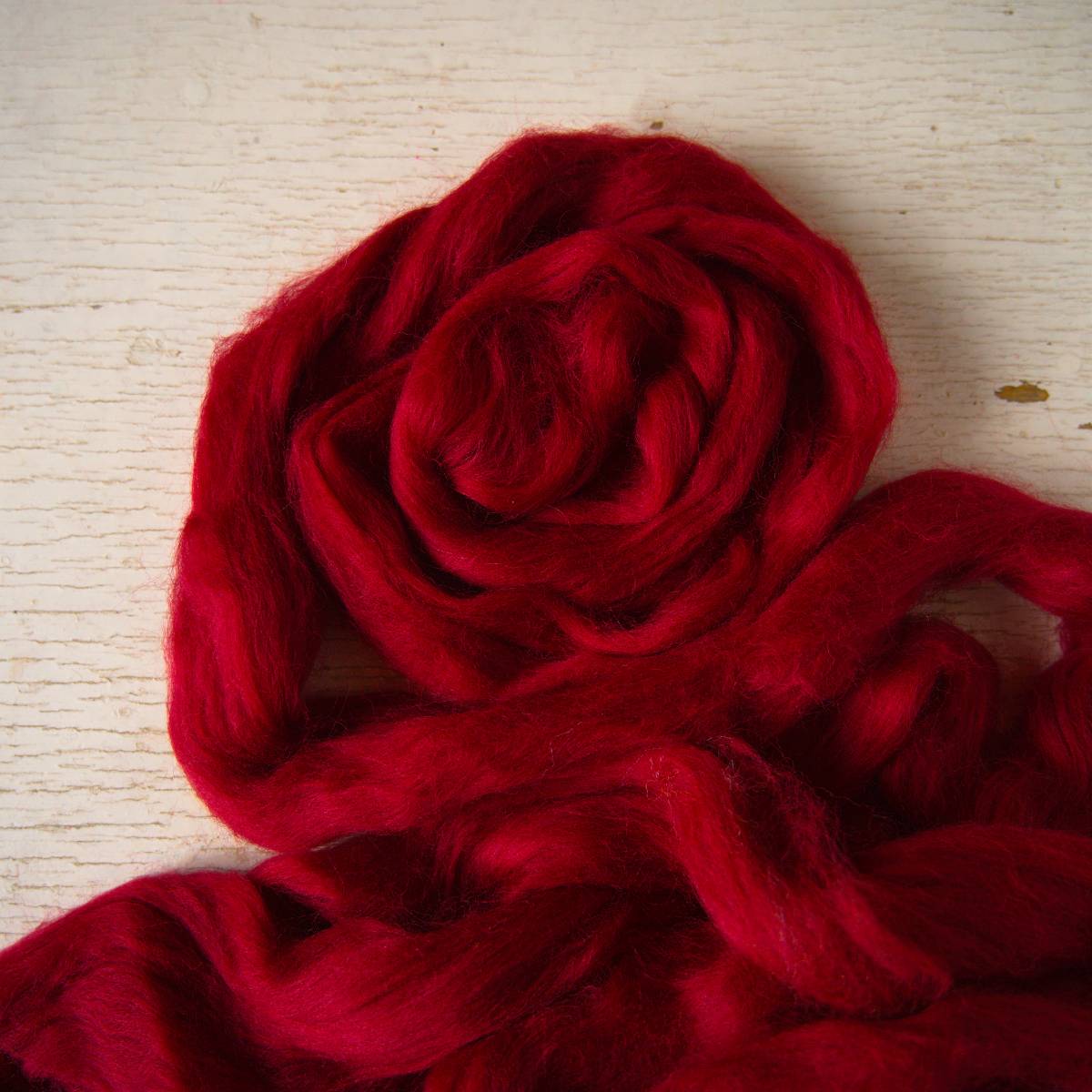 Ruby Corriedale top 50 g Ruby Corriedale top 50 g