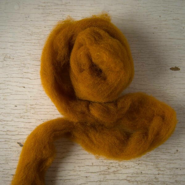 Caramel Lacaune breed pin-drafted roving 50 g Caramel Lacaune breed pin-drafted roving 50 g