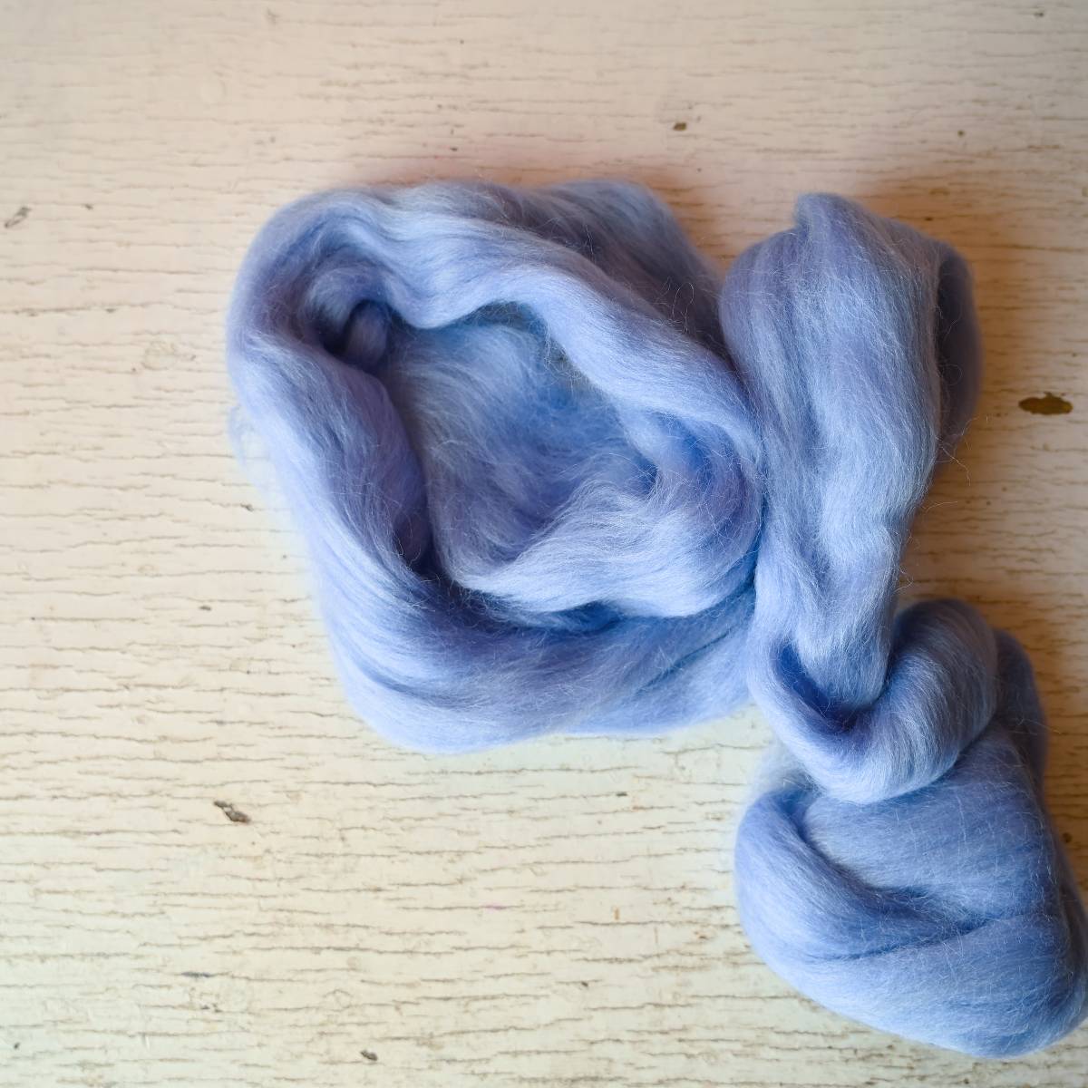 Cornflower medium light blue Corriedale top 50 g Cornflower medium light blue Corriedale top 50 g