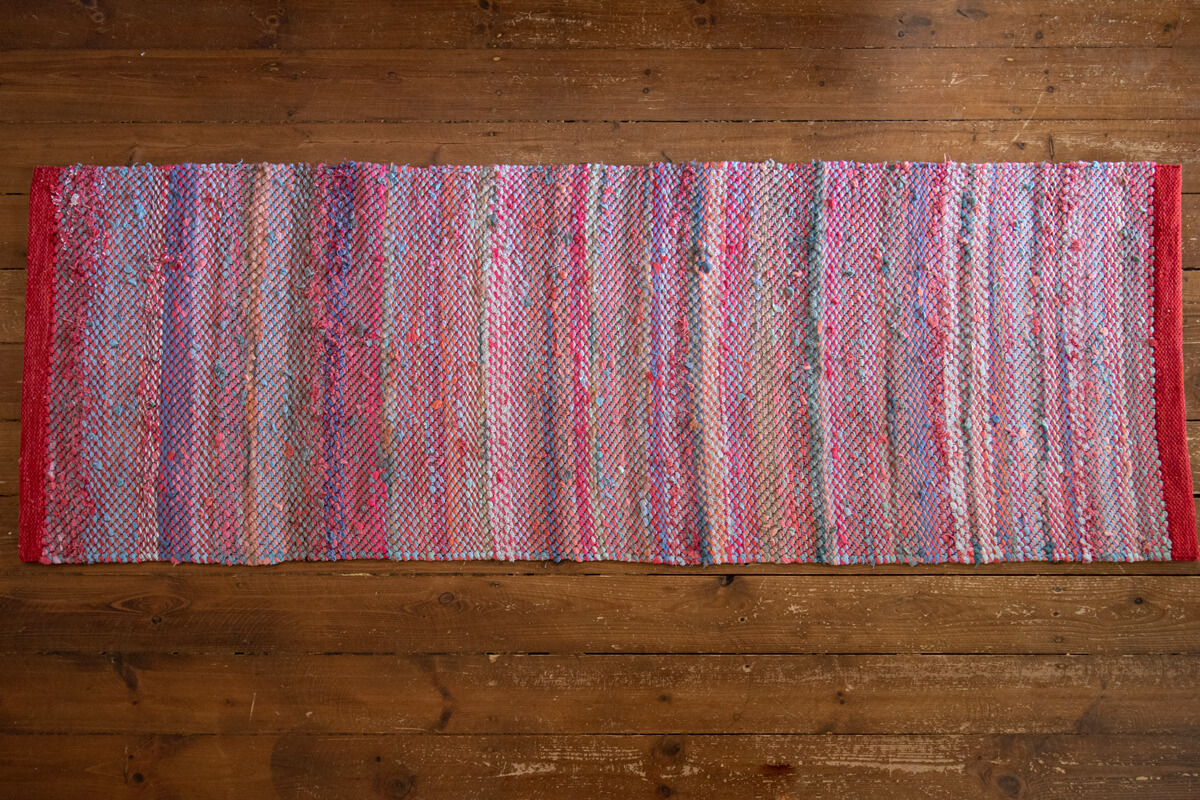 Terra Mama kangastelgedel kootud kaltsuvaip  "Maasikad mere ääres" Terra Mama kangastelgedel kootud kaltsuvaip  "Maasikad mere ääres"