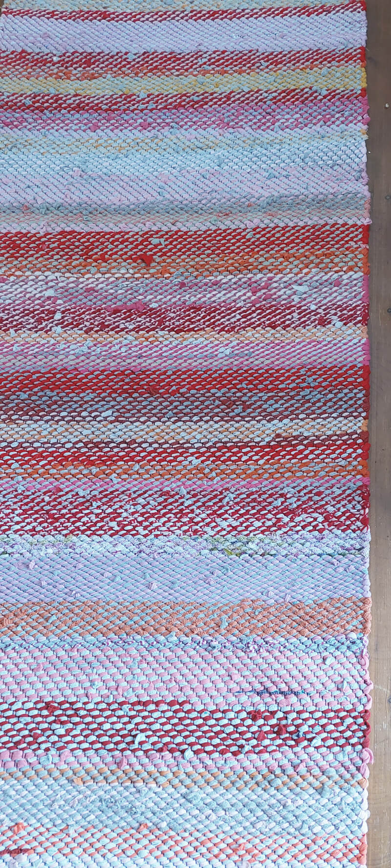 Terra Mama kangastelgedel kootud kaltsuvaip "Mälestus vananaistesuvest" Terra Mama kangastelgedel kootud kaltsuvaip "Mälestus vananaistesuvest"