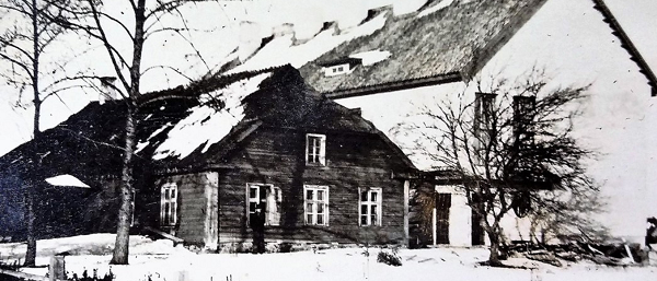 Kaks koolimaja kõrvuti 1941. aastal.