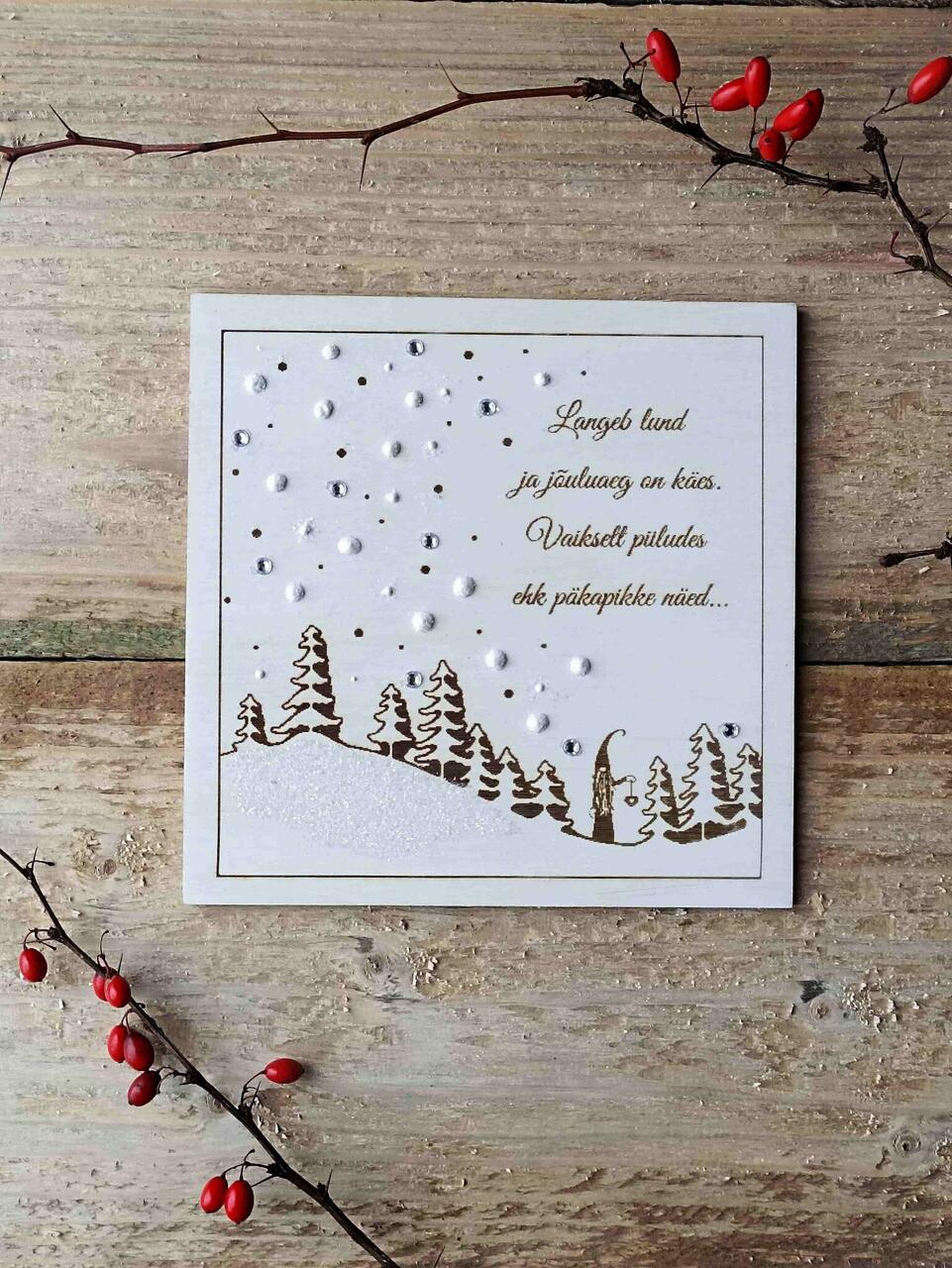Puidust jõulukaart Päkapikk metsas Eesti käsitöö Puidust jõulukaart Päkapikk metsas Eesti käsitöö
