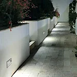 Baliza led empotrable en pared micenas 55w ip65 leds c4 gris urbano 1