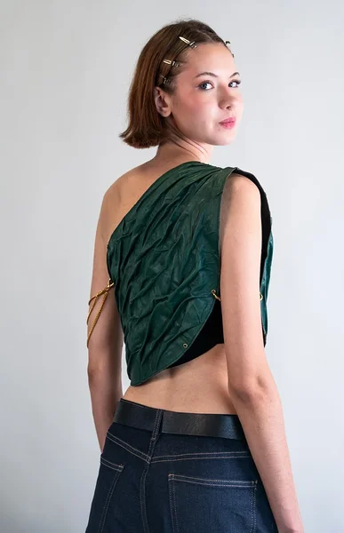 https://n20studio.voog.com/en/shop/shop/leaf-shaped-vest
