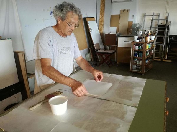 Alfonso Crujera preparing the printing papers