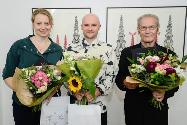 Wiiralti preemia laureaadid on Vello Vinn ja Maria Erikson. Fotol nominendid Helen Tago ja Viktor Gurov ning peapreemia võitnud Vello Vinn. (Foto: Eiko Lainjärv)