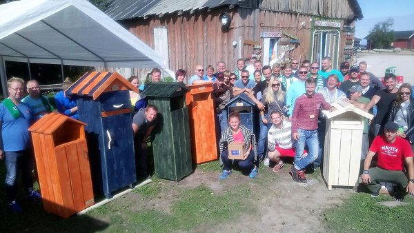 Puitmajasõbrad valmistasid kingituse Prangli saarele. Foto: Eesti Puitmajaklaster