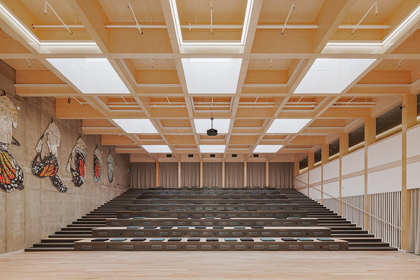 Esimene kaasaegne puidust koolimaja Eestis (Viimsi riigigümnaasium). Foto: 