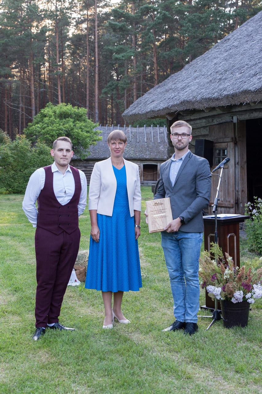 2nd prize Tauri Udras and Roland Rokka with the President of Estonia. Photo: Kaie Kiil/EWA