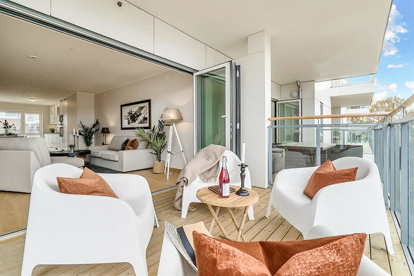 2018 konkursi võidutööks valitud kortermajade Iga korter on varustatud elutuba pikendava rõdu või terrassiga. Foto: Jesper Snekkestad