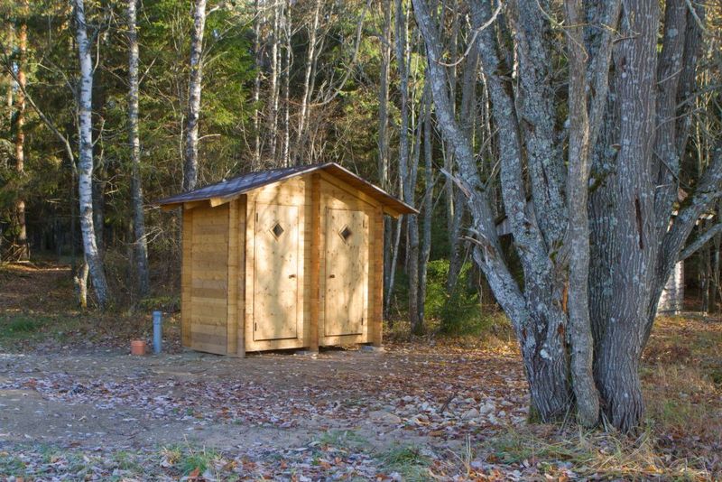 Hiieveski campsite - outdoor toilets