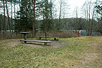 Место для палаток Ярви Пярнъярве -  открытая места для костра с решеткой для гриля