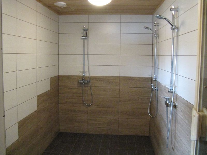 Simisalu loodusmaja - sauna duširuum