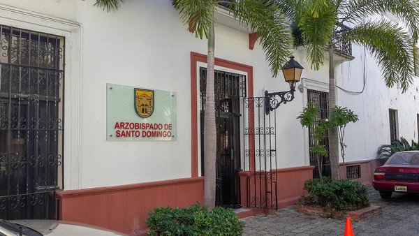 The archbishopric in Santo Domingo whose files have many old baptismal records from all over the country