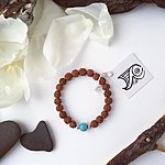 Jooga palvehelmestest käevõru väiksemale käele. Rudraksha seemned, värvitud türkiis, hõbedast helmed. Hind: 12 EUR