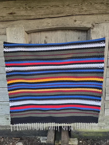 Väike vaip, toimne Valjala khk 107 X 160 cm, hind: 64 €