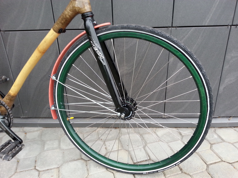 Wooden rims & mudguards from Italy.