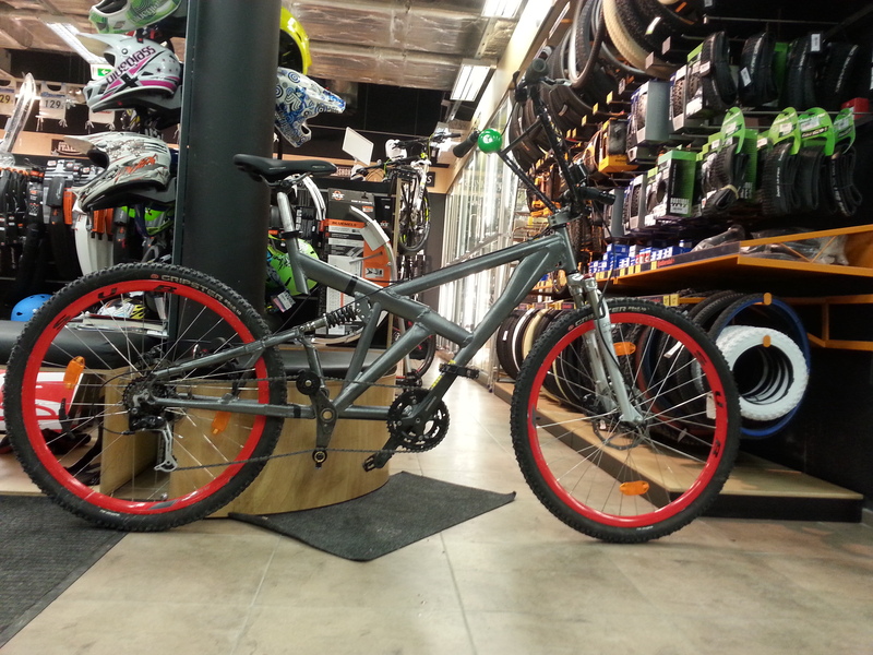 What do you get when you pair 2 bikes? It&#x27;s a full suspension 28&quot; Classicprogear!