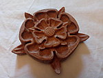 Pöögist valmistatud rosett, nn Tudorite roos