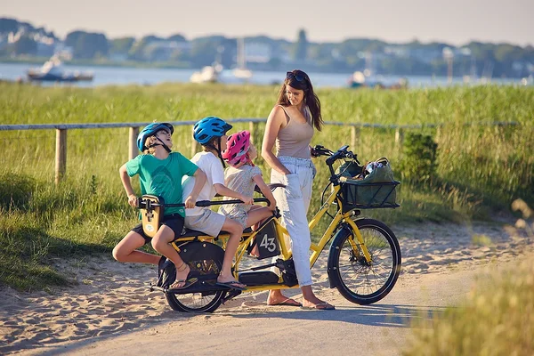 bike43 long cargo bike mit 3 kindern - longtail