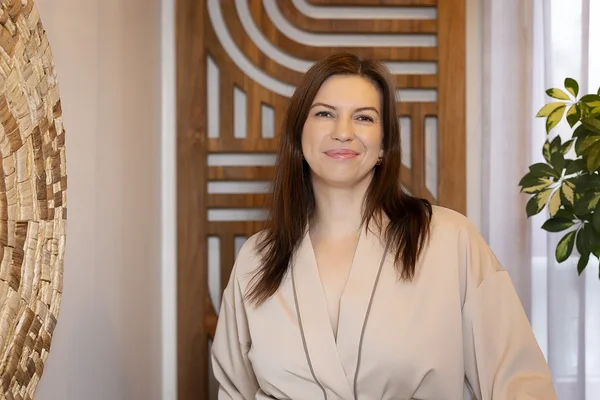 ervise Alkeemia keskuses teeb bukaalset näomassaaži Anniki Allvee&nbsp;