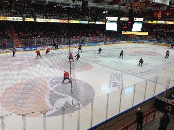 Exhibition game in Hämelinna ice arena