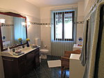 Grosses Badezimmer