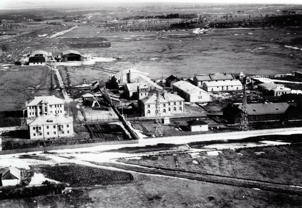 Vaade lennubaasi linnakule 1930. aasta paiku. Erakogu